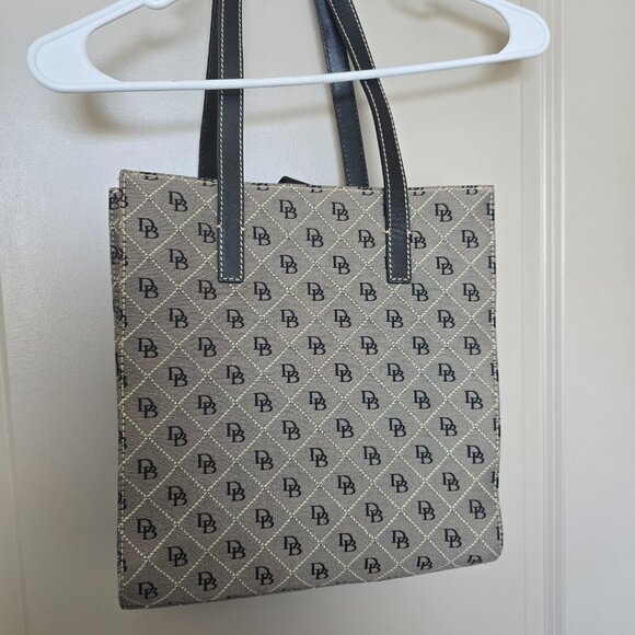 Dooney & Bourke purse - Picture 3 of 13